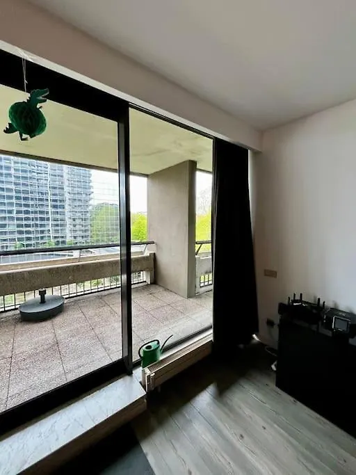 Big Apartment With Parking In Antverpy