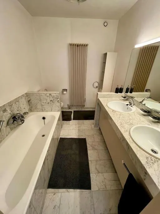 Big Apartment With Parking In Antverpy 0*,