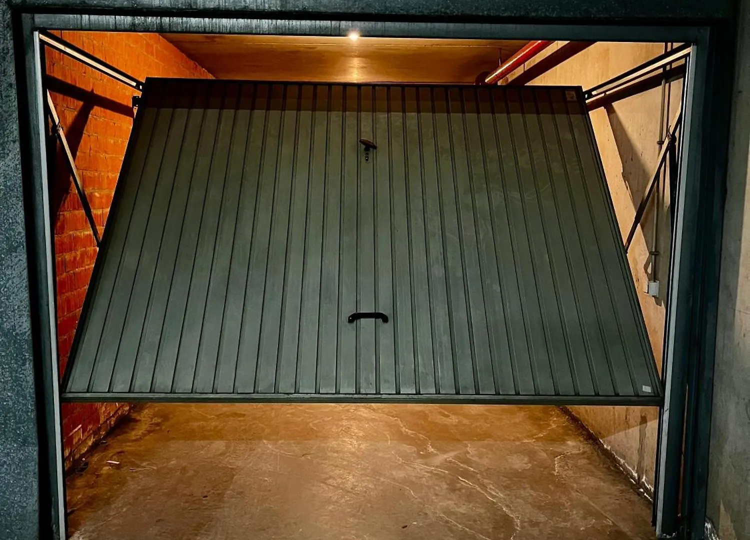 Big Apartment With Parking In Antverpy 0*,  Belgie