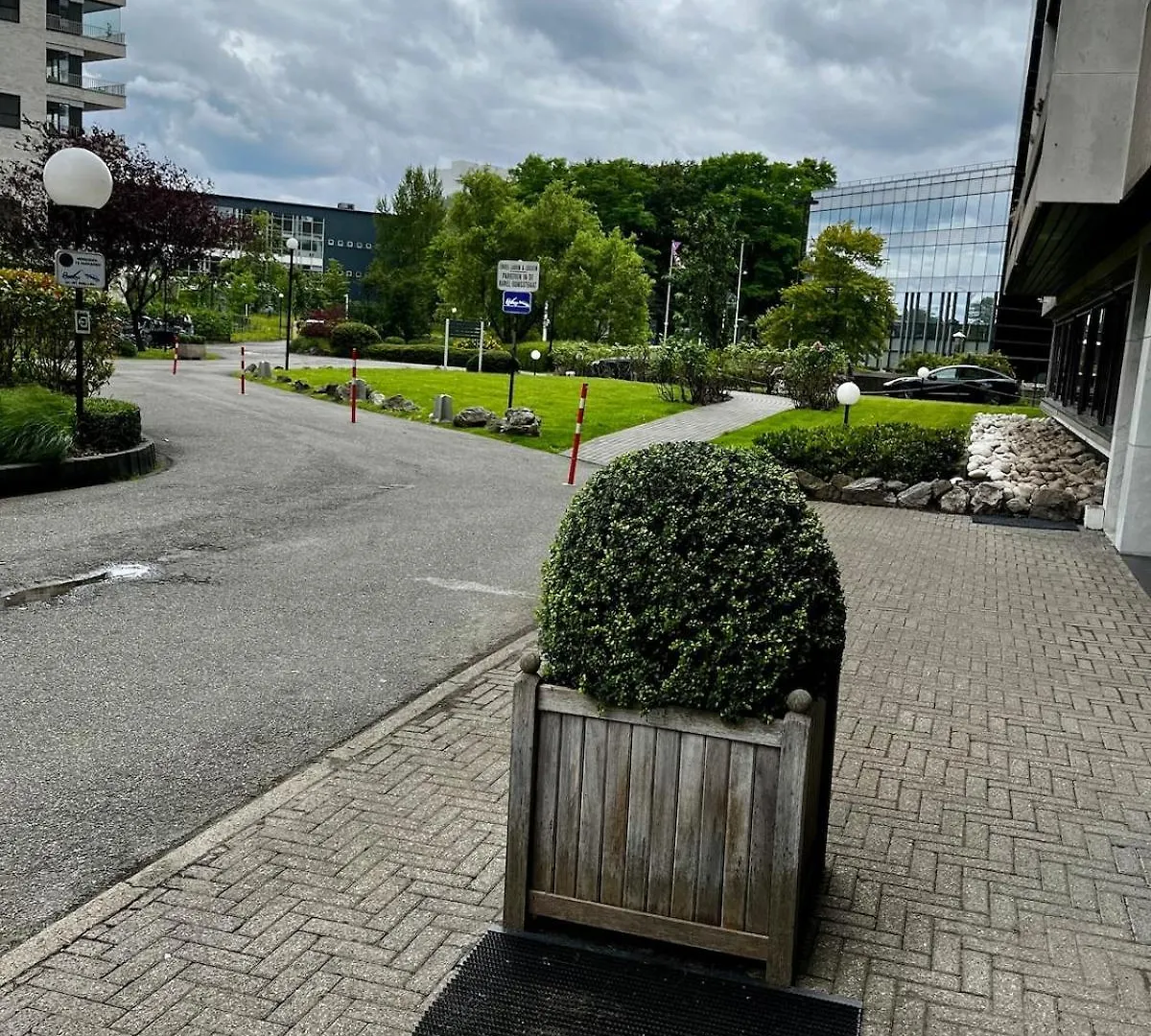 Big Apartment With Parking In Antverpy
